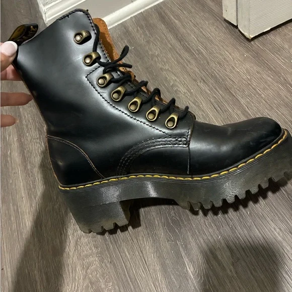 Dr. Martens “Leona” Lace-up lug boots 8 - Picture 7 of 9